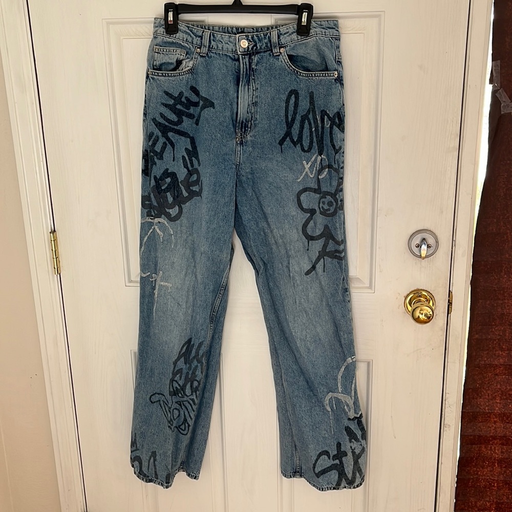 Divided by H&M “graffiti” skater jeans sz 8